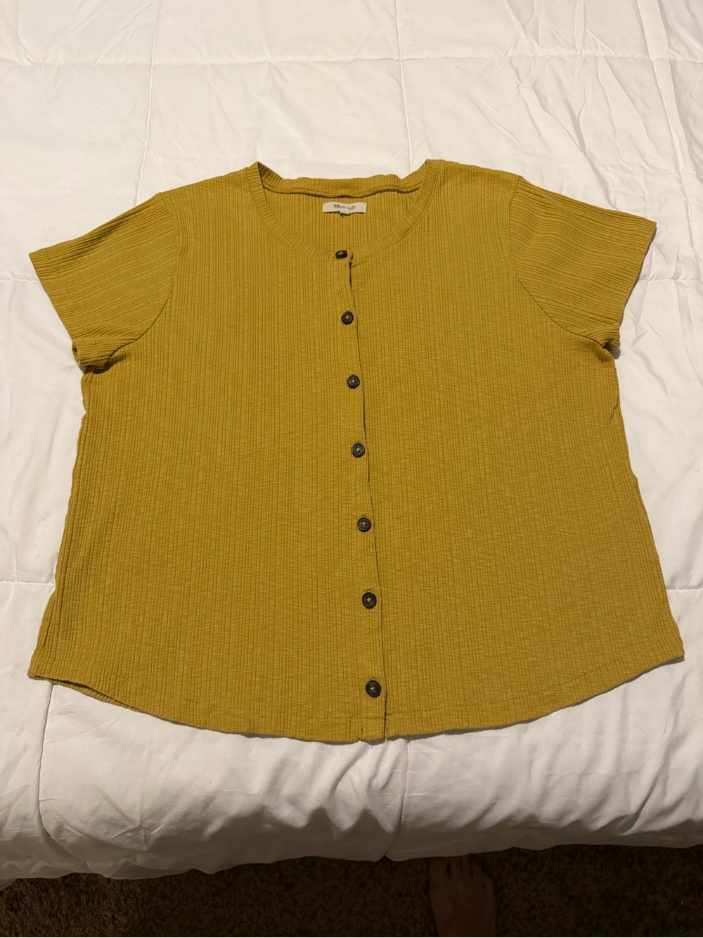Madewell Ribbed Button-Front Short Sleeve Top in Mustard